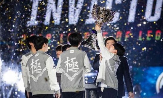 电竞圈粉丝对赵嘉敏支持一诺比赛的态度分析